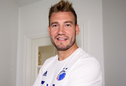 CHÍNH THỨC: 'Lord' Bendtner có đội bóng mới, lấy luôn số áo huyền thoại