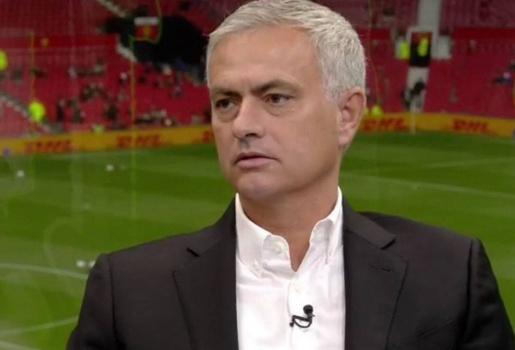 Mourinho: Klopp phàn nàn về lối đá của M.U là có lý do