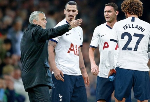 Cười té ghế với loạt ảnh chế Mourinho thay thế Pochettino