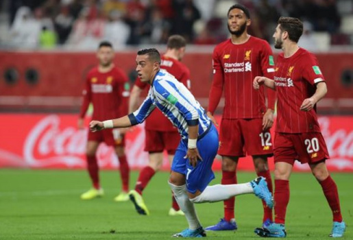 'Không có Van Dijk, hàng thủ Liverpool đã thiếu đi điều đó'