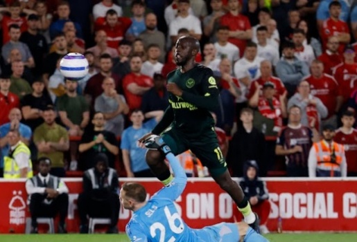 Thua trên sân nhà, Nottingham gặp khó ở cuộc đua top 5 Premier League