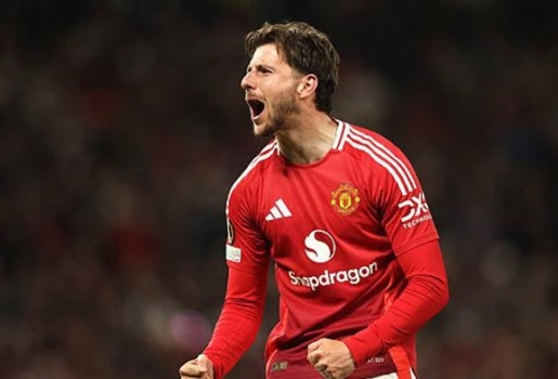 Bản năng giúp Mason Mount tạo siêu phẩm cho Man United