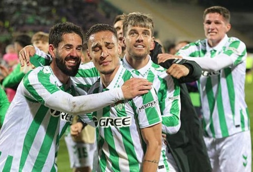Antony bật khóc sau khi cùng Betis vào chung kết Conference League