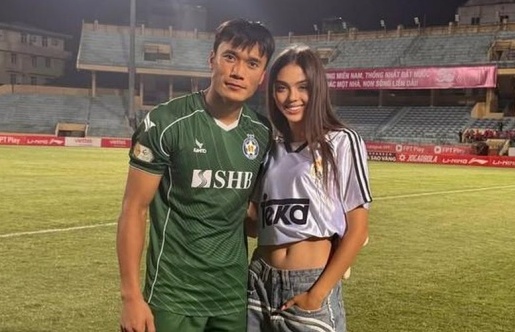 Tiến Dũng nhận thông điệp yêu thương từ vợ Tây