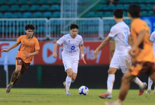 HAGL và Nam Định rượt đuổi nghẹt thở trong trận cầu 4 bàn