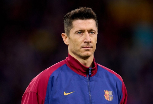 Lewandowski bác tin giải nghệ, tập trung cho Barcelona