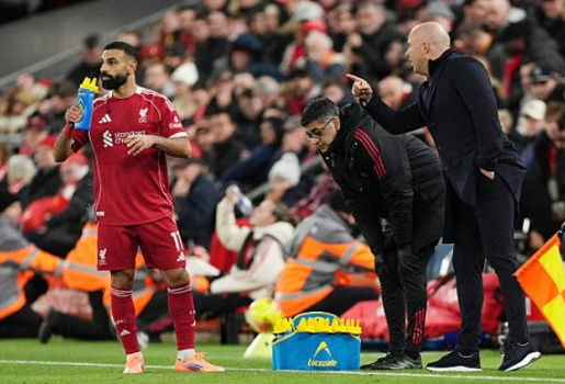 Arne Slot: Dùng Salah là quyết định quá dễ dàng