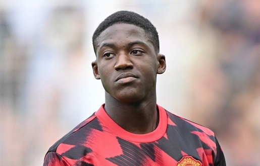 Everton tính mua đứt Mainoo và mượn Zirkzee từ MU