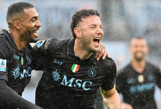 Hạ Lazio 2-0, Napoli phả hơi nóng vào gáy AC Milan
