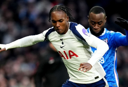 Tottenham 1-1 Sunderland: Phung phí cơ hội, Spurs trả giá đắt