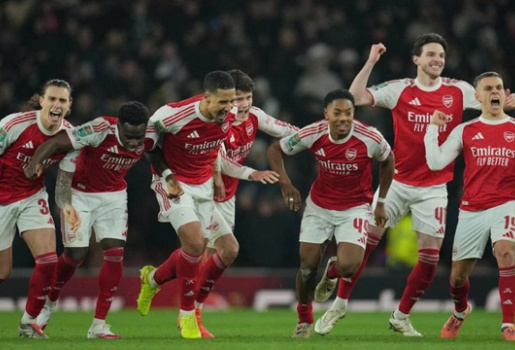 Arsenal nắm thiên thời, Man City lâm nguy vì hàng thủ