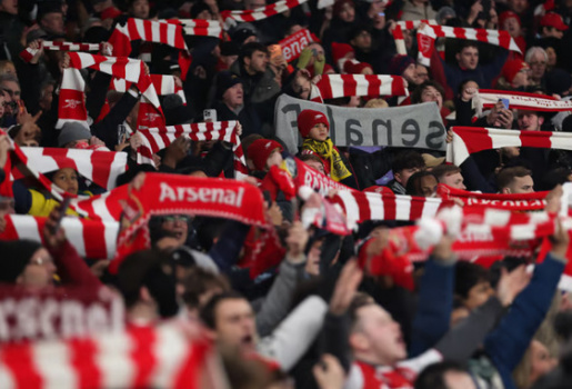 Arsenal phủ đỏ trắng sân Emirates đấu Liverpool