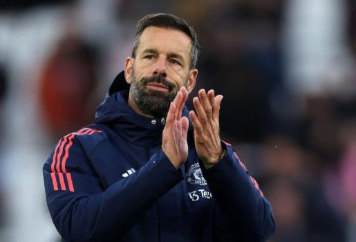 Van Nistelrooy nắm lợi thế vượt Solskjaer vụ ghế nóng MU