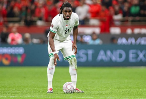 Quên Guehi đi, Calvin Bassey mới là cái tên Liverpool cần