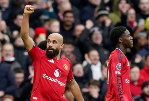 Neville nêu tên 2 sao MU xuất sắc ở trận thắng Man City
