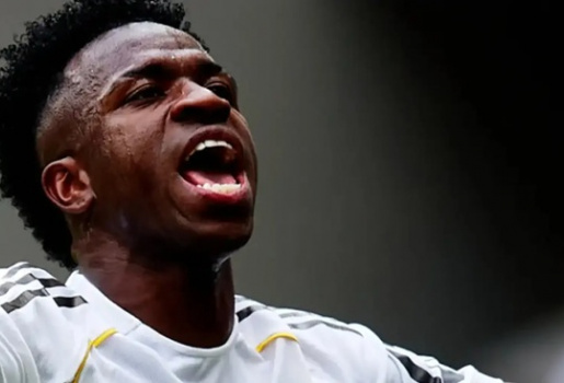 Real muốn Vinicius đối thoại với CĐV để ngừng bị la ó
