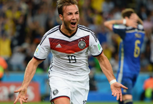 Khoảnh khắc thiên thần của Gotze và nỗi đau câm lặng của Messi