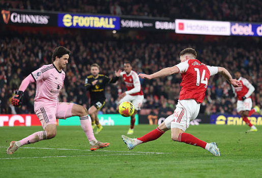 Dàn sao 200 triệu bảng hóa gánh nặng tại Arsenal