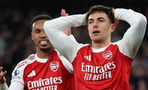 Paul Scholes nói Arsenal là đội tệ nhất nếu vô địch