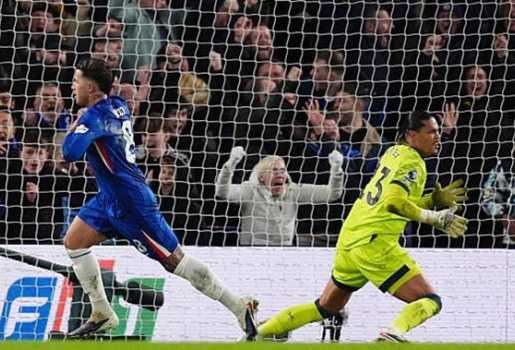 Enzo Fernandez giúp Chelsea thắng ngược West Ham phút 90+2