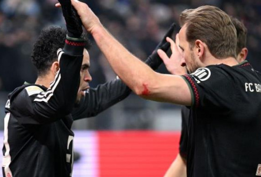 Kane và Luis Diaz lập công nhưng Bayern vẫn bị Hamburg cầm hòa