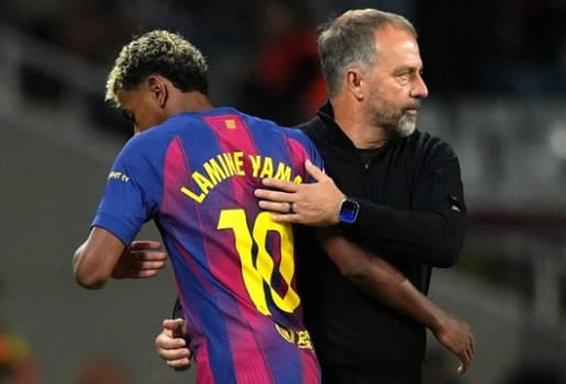 Hansi Flick khen ngợi sự kết nối của Lamine Yamal với toàn đội