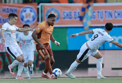 Conceicao và Trung Kiên giúp HAGL thắng kịch tính Đà Nẵng
