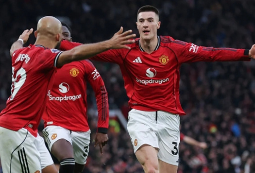 Rooney nói điều Sesko còn thiếu so với Ekitike