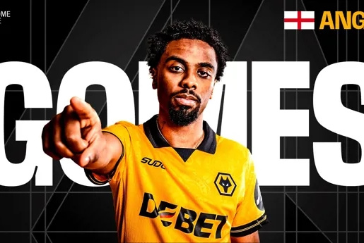 Vừa bán trụ cột, Wolves lập tức nổ cú đúp Armstrong, Angel Gomes