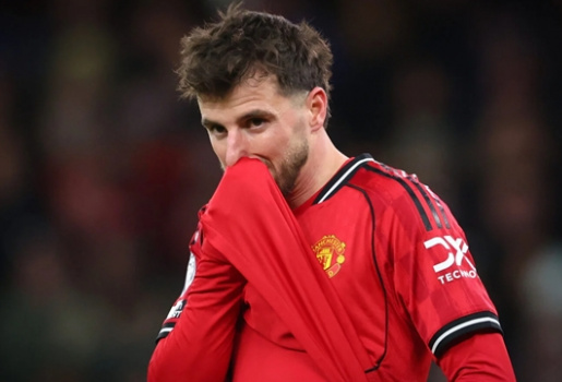 Amorim suýt khiến MU mất Mainoo vì ưu ái Mason Mount