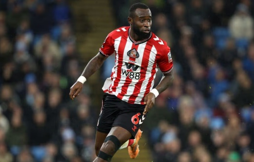 Arne Slot giải thích lý do Liverpool mua hụt Geertruida