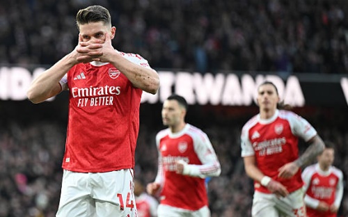Gyokeres lập cú đúp, Arsenal xây chắc ngôi đầu