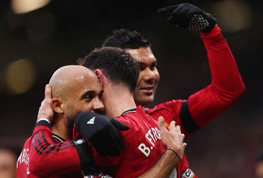 Đường đua Top 4 trải hoa hồng cho Man Utd