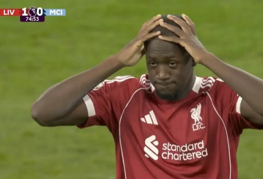 Szoboszlai lập siêu phẩm khiến Konate thất thần