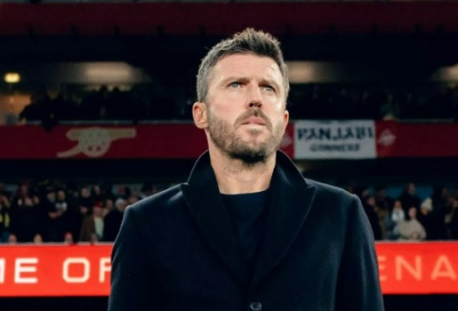 Neville tiết lộ điều kiện để Carrick giữ ghế nóng MU