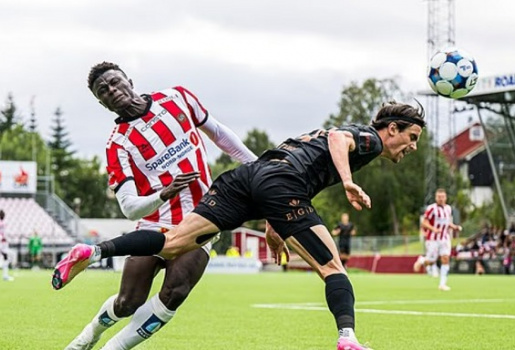 MU, Chelsea tranh sao trẻ nhanh ngang Van de Ven