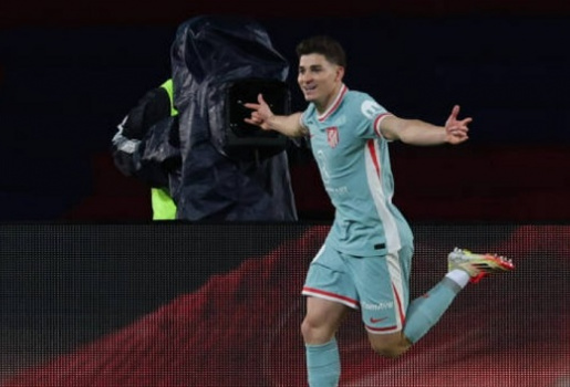 Julian Alvarez nên chọn Arsenal thay vì Chelsea