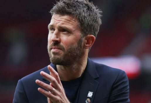Paul Merson chỉ ra vũ khí bí mật giúp Carrick lột xác MU