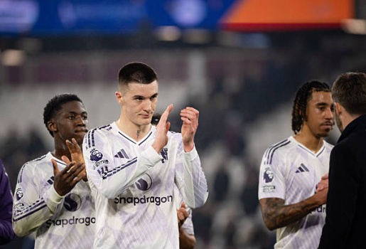 Sesko tỏa sáng phơi bày sai lầm của Carrick