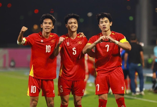 Đã đến lúc bóng đá Việt thôi nỗi lo thể hình thấp bé