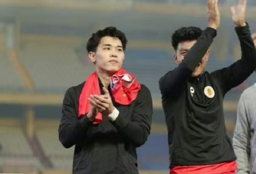 Đình Bắc lập siêu phẩm khiến AFC thán phục