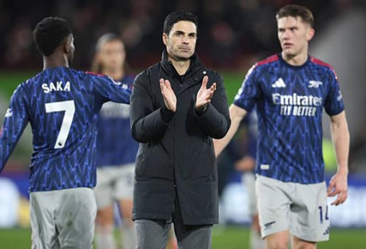 Mikel Arteta ví những quả ném biên của Brentford như sòng bạc