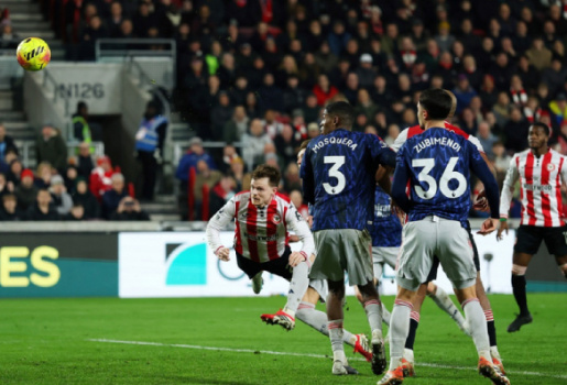 Arsenal nếm mùi gậy ông đập lưng ông trước Brentford