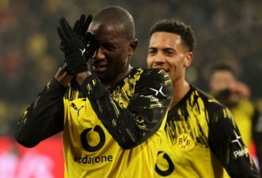 Dortmund thắng Mainz 4-0 nhờ cú đúp đánh đầu của Guirassy