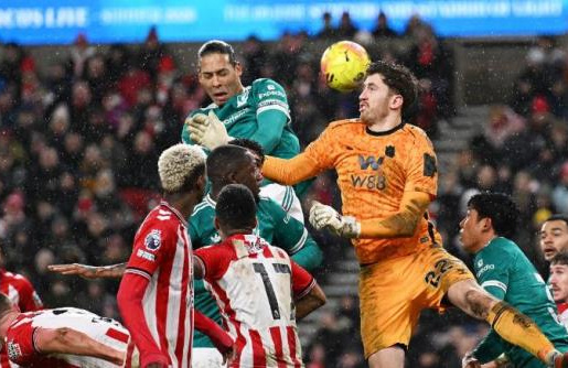 Arne Slot biến phạt góc thành vũ khí lợi hại của Liverpool