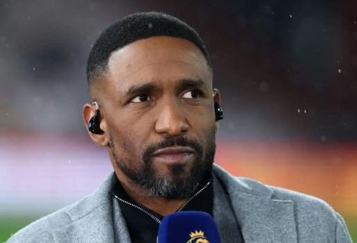 Defoe chê Eze đá như kéo phanh tay khiến Arsenal chia điểm