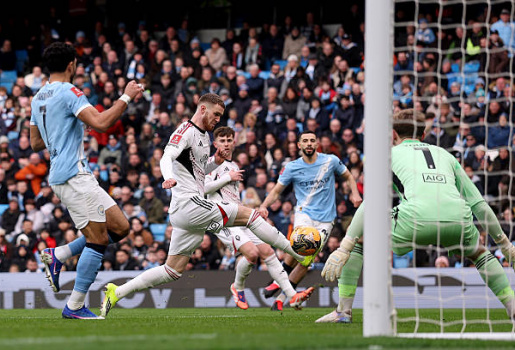Tại sao Man City gặp khó trước Salford?
