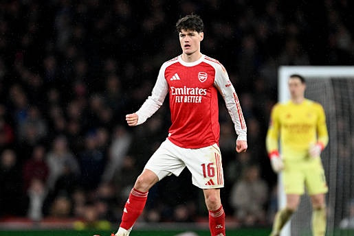 Norgaard chạy nước rút báo tin Ben White chấn thương