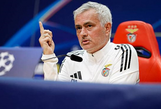 Nhà vua Real Madrid tổn thương đe dọa Mourinho