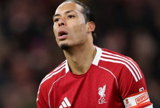 Van Dijk suy sụp vì chấn thương nặng của Wataru Endo